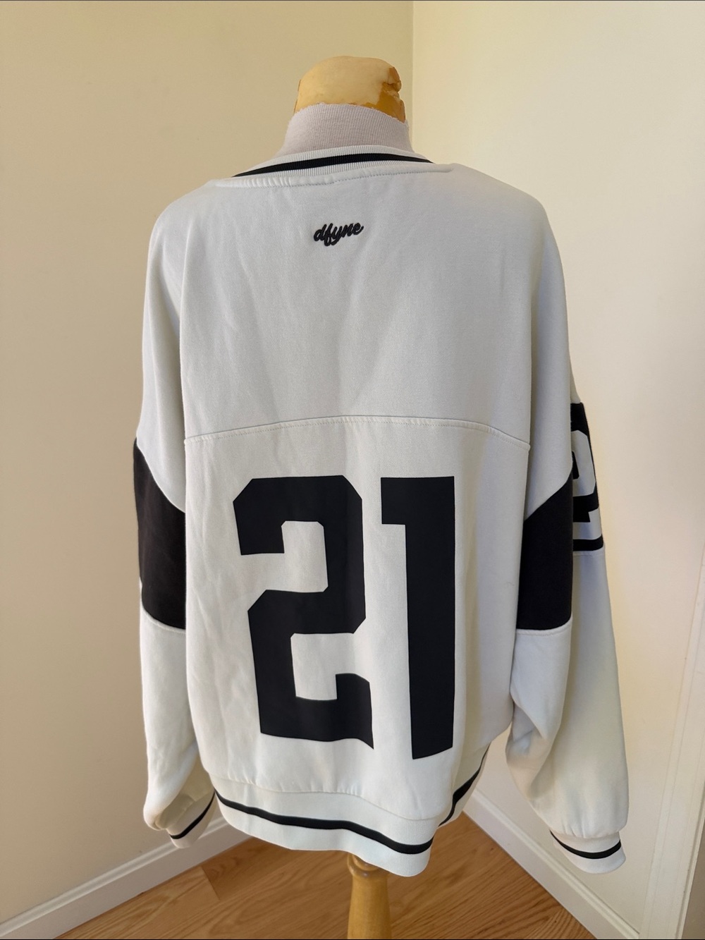 Dfyne 4 th birthday collection XL unisex fleece lined sweatshirt. - Picture 5 of 12